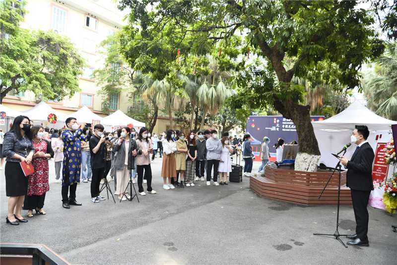 獨(dú)秀書房·越南河內(nèi)大學(xué)孔院店開放儀式越南會(huì)場(chǎng).png